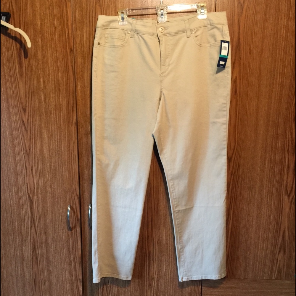 New with tags Bandolino Pants.  Size 16S